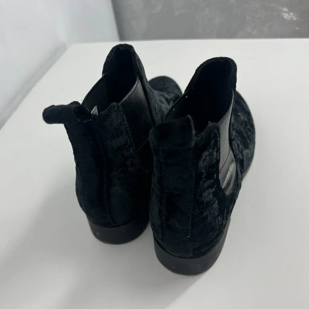 Toms Ella Black Velvet Pull On Ankle Boots, Size 6